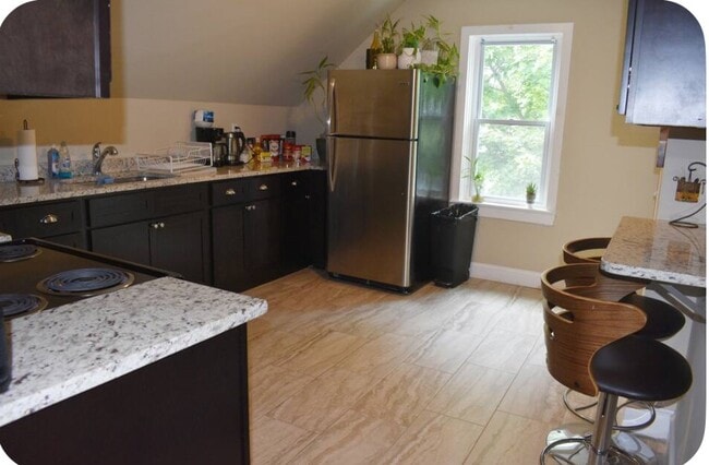 Building Photo - 86 Home Ave