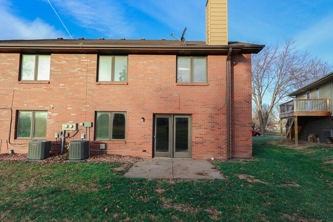 Building Photo - 5500 S 31st St