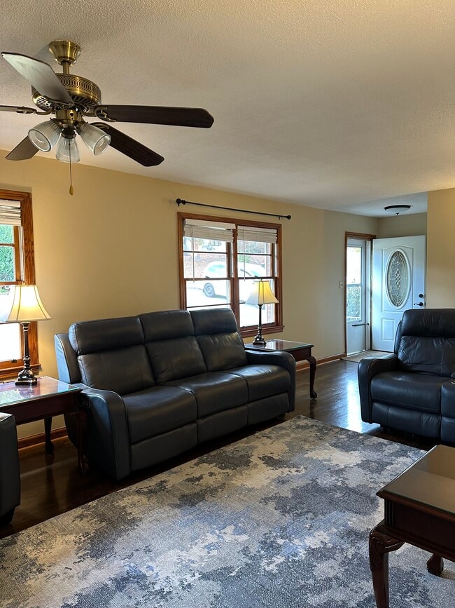 Building Photo - 891 Parkway Dr