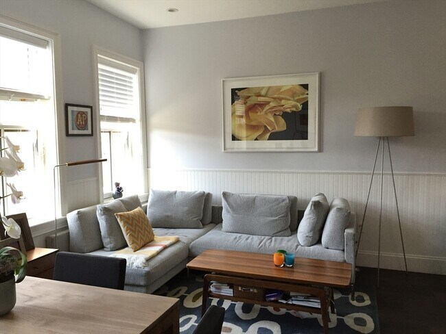 Building Photo - 10 Grove St