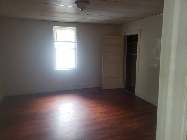 Building Photo - 142 Windsor Ave