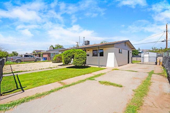 Building Photo - 10337 Redwood St