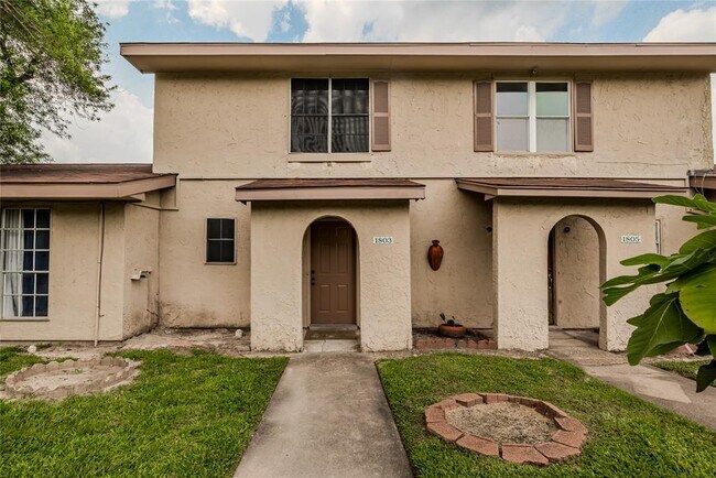 Foto del edificio - 1803 Country Village Blvd