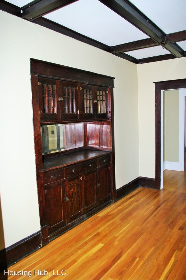 Building Photo - 1372 Selby Ave