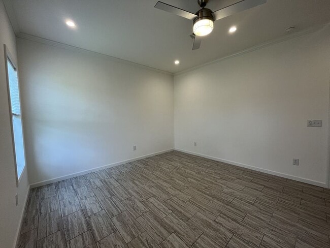 Building Photo - 557 Bimini Cay Cir