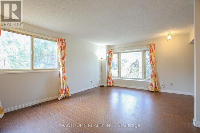 Building Photo - 44 Freshmeadow Dr