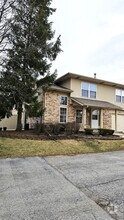 Building Photo - 9344 Meadowview Dr