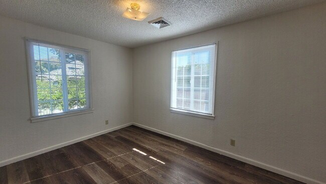 Foto del edificio - 673 W Kenwood St