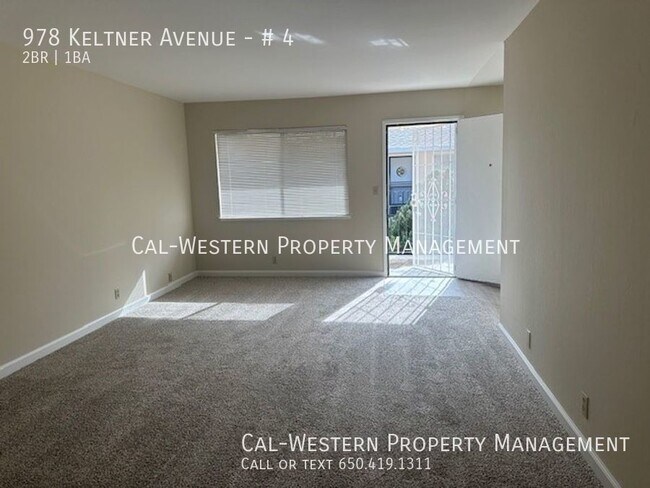 Foto del edificio - Nice Upstairs Unit With One Car Garage!