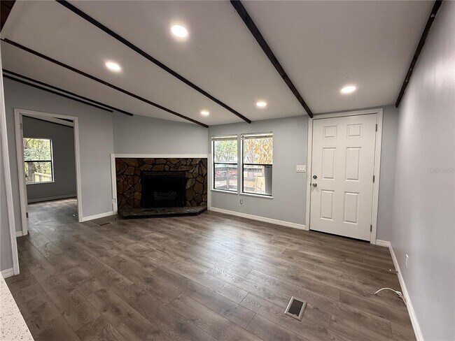 Building Photo - 8824 Overlook Dr