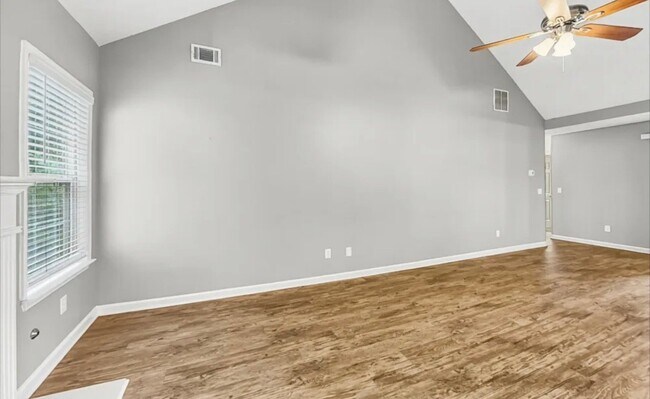Foto del edificio - 80 Dairyland Dr