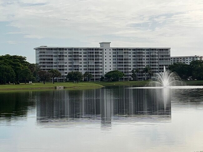 Building Photo - 2900 N Course Dr
