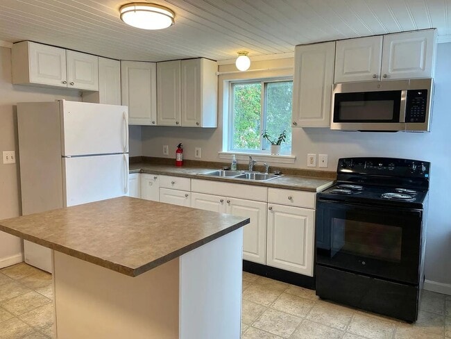 Building Photo - 71 Hickok St