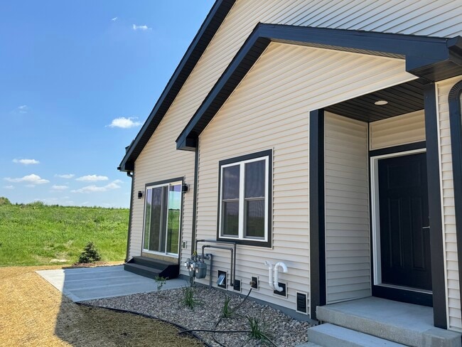 Building Photo - 6570 Vista Valley