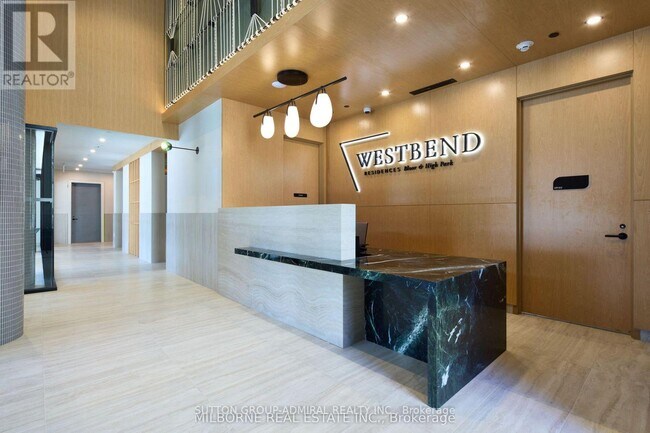 Photo du bâtiment - 1660 Bloor St W