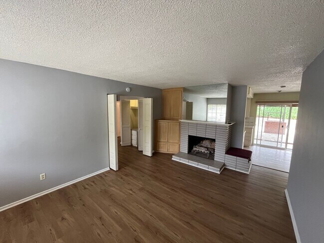 Building Photo - 3116 Lancaster Dr