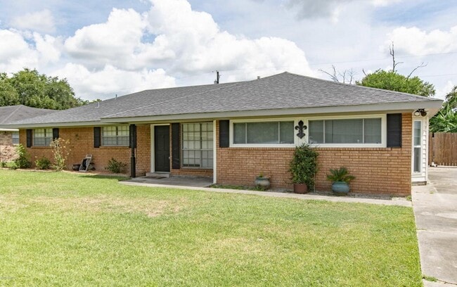 Building Photo - 210 N William Dr