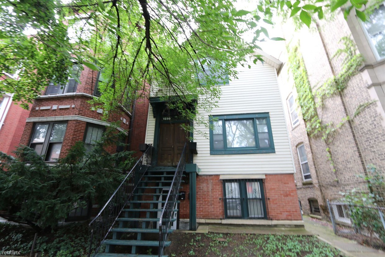 Primary Photo - 1030 W Oakdale Ave