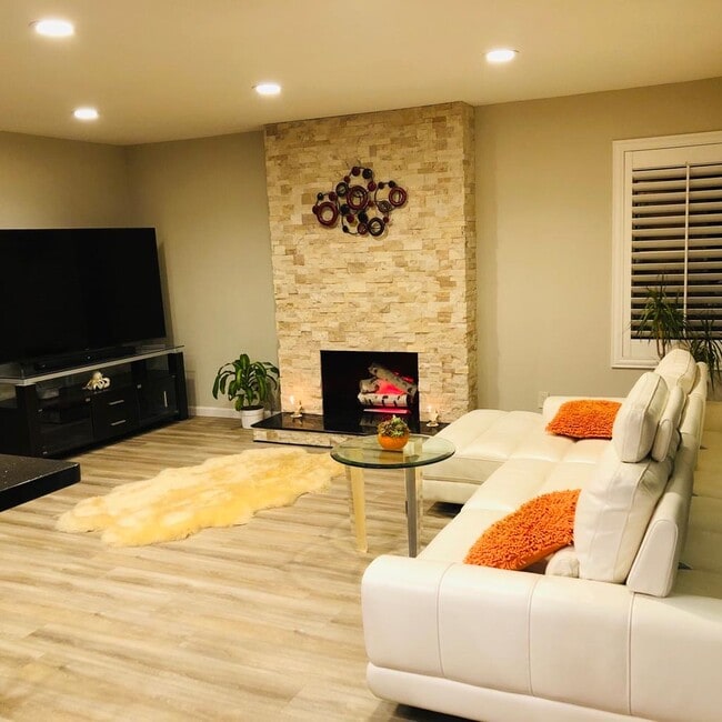 Foto del edificio - 24641 Ashland Dr