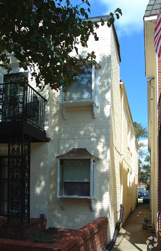 Foto del edificio - 3018 Ellwood Ave