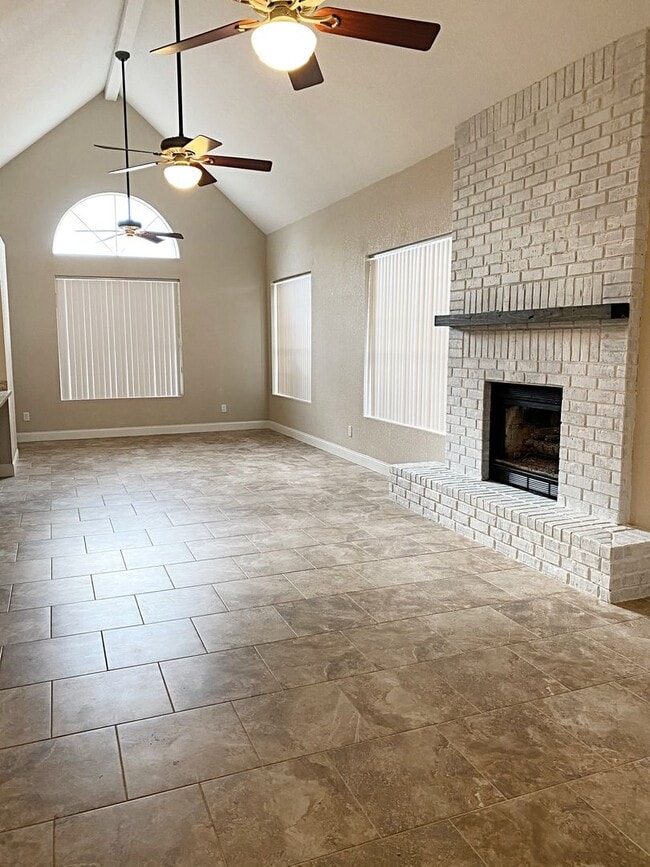 Building Photo - 1808 Erin Dr