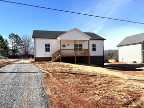 Building Photo - 1346 S Coolwell Rd