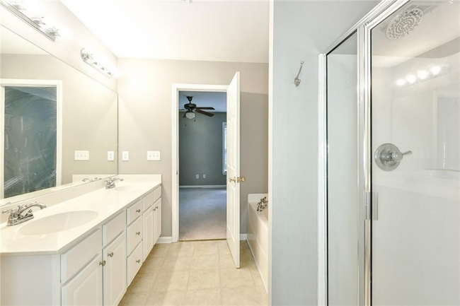 Building Photo - 354 St Claire Dr