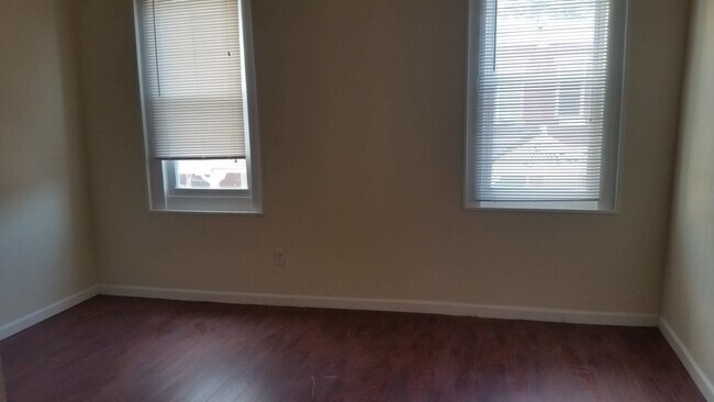 Foto del edificio - Large Home - North Philadelphia