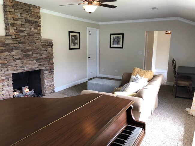 Building Photo - 1185 Johnson Rd