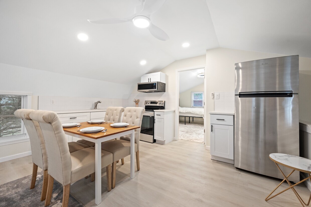Foto principal - 789 Old Oyster Point Rd