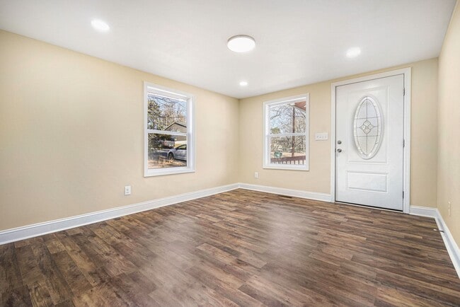 Building Photo - 416 Richardson St