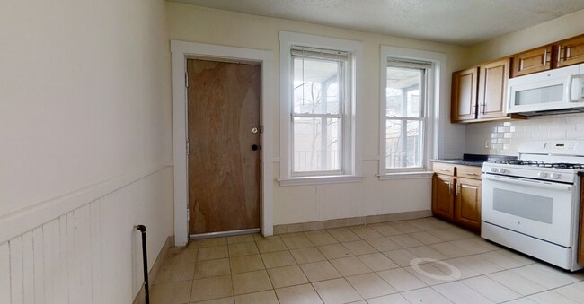 Building Photo - 8 Barrows St