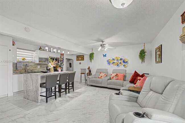 Foto del edificio - 399 NW 72nd Ave