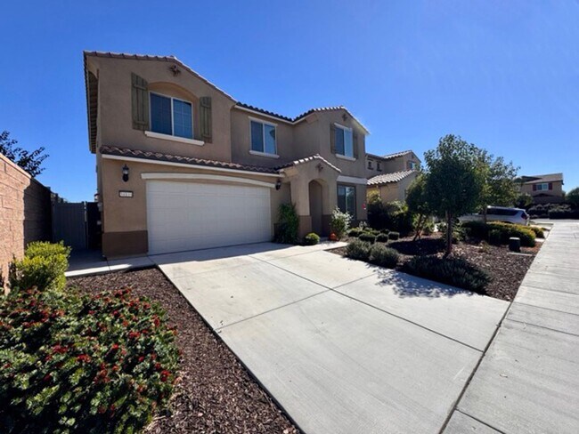 Foto del edificio - Welcome to this stunning two-story home lo...