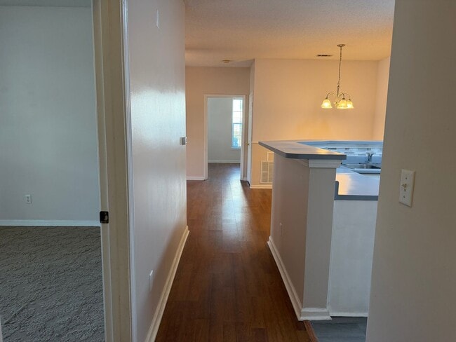 Foto del edificio - First Floor Condo - Estate at Westbury