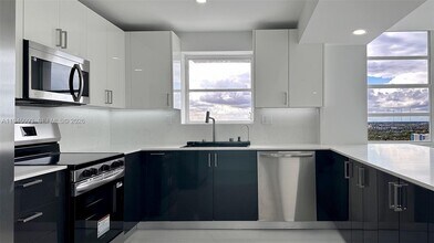 Building Photo - 2750 NE 183rd St