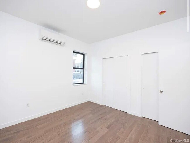 Foto del edificio - 2506 Hughes Ave