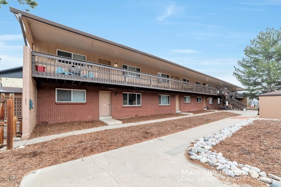 Foto principal - 5361 Everett St