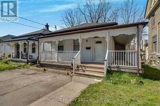 Building Photo - 368 Simcoe St