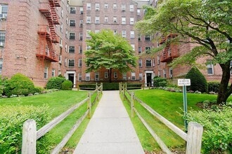 Building Photo - 780 Bronx River Rd