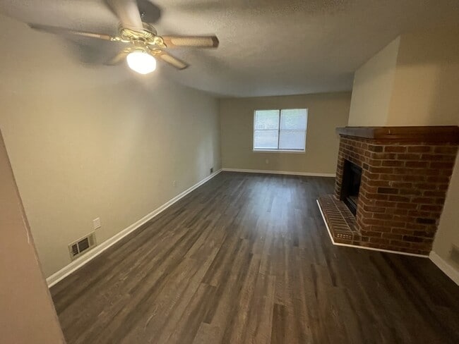 Photo - 1060-1062 Sourwood Ct Apartment
