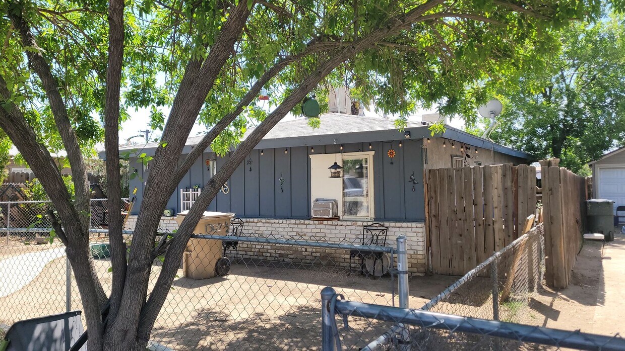 Building Photo - 605 El Tejon Ave
