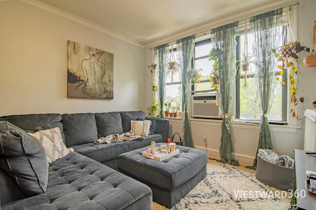 Building Photo - 6038 N Hermitage-3