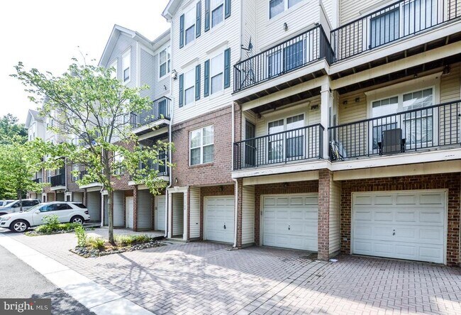 Building Photo - 1708 Silver Bell Cir