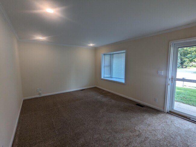 Building Photo - 2607 W Kirby Ave