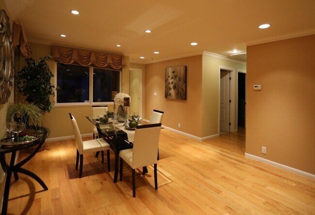 Foto del edificio - Fabulous updated, fresh and light.  Los Al...
