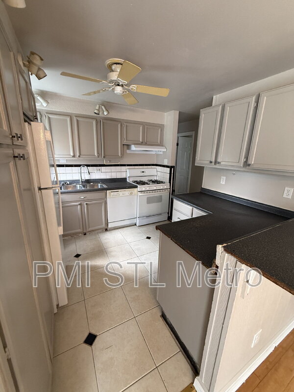 Building Photo - 1230 Roxton Dr