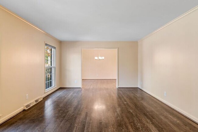 Building Photo - NW, Updated, Wood Floors, SS Appl., Den, D...