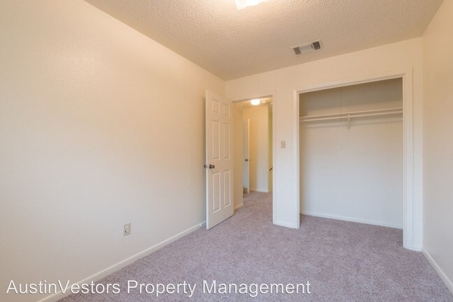 Building Photo - 115 S Frio St