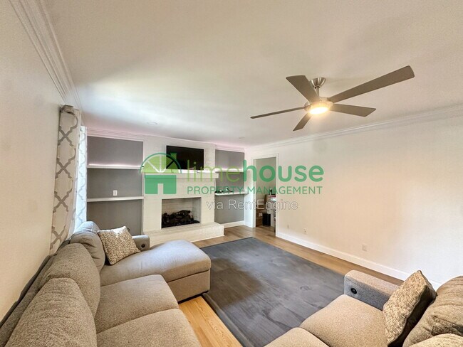 Foto del edificio - 948 Forest Lakes Cir